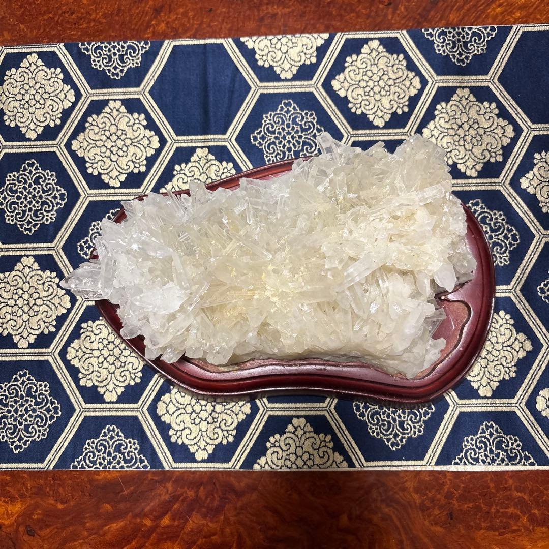 水晶の結晶塊 約２.１キロ