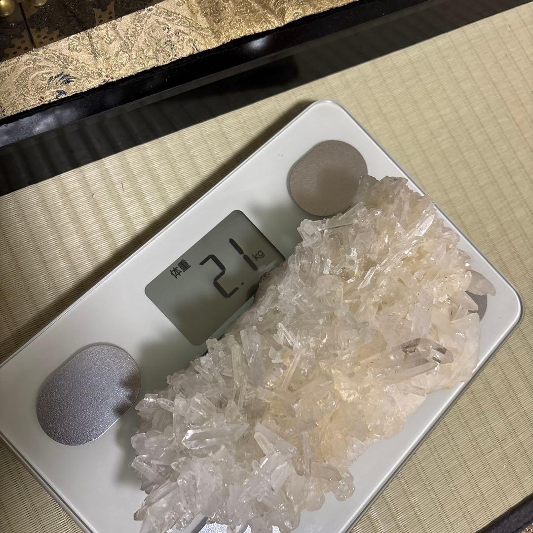 水晶の結晶塊 約２.１キロ
