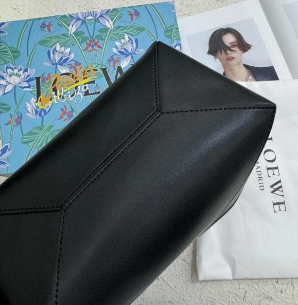 【人気です】ブラックレザー ショルダーバッグ