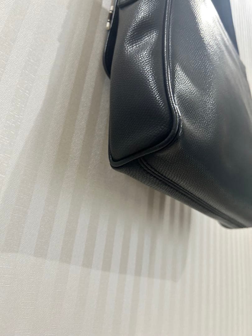 Salvatore Ferragamo ブラックショルダーバッグ　フェラガモ