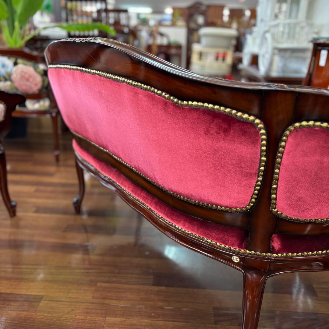 マホガニー ベロア レッド アンティーク調 ラブソファ 高級 おしゃれ 二人掛け