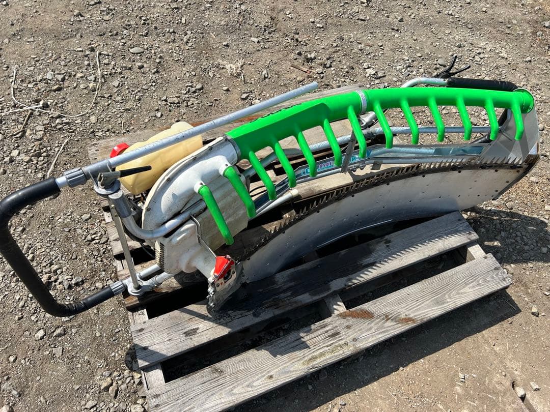 宮崎　落合 茶刈機　茶摘機　剪枝機 V8-1070(D)刈ならし機 動画あり