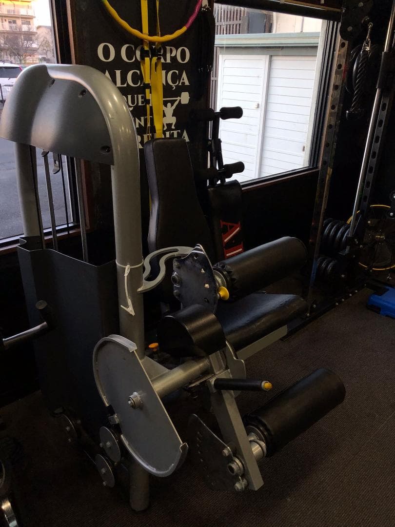 ウエイトトレーニング Leg Extension and Leg Curl