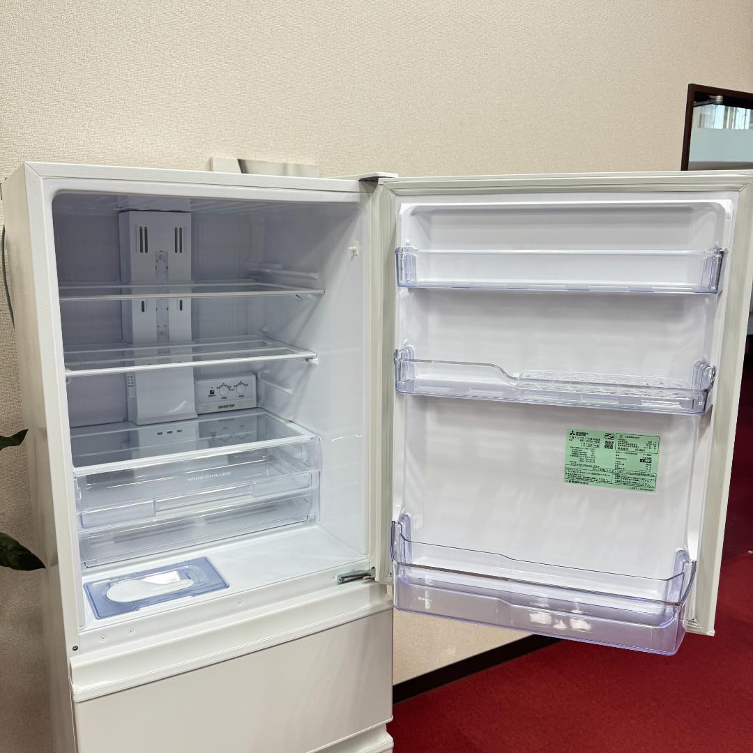 都内23区配送無料　超美品3ドア冷蔵庫2024年製　330L　MR-C33K-W