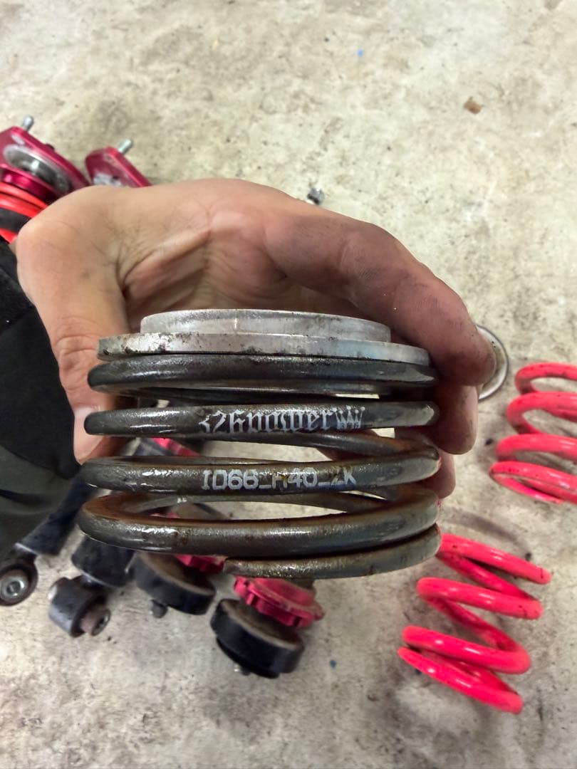 プリウスアルファの車高調　メーカー不明