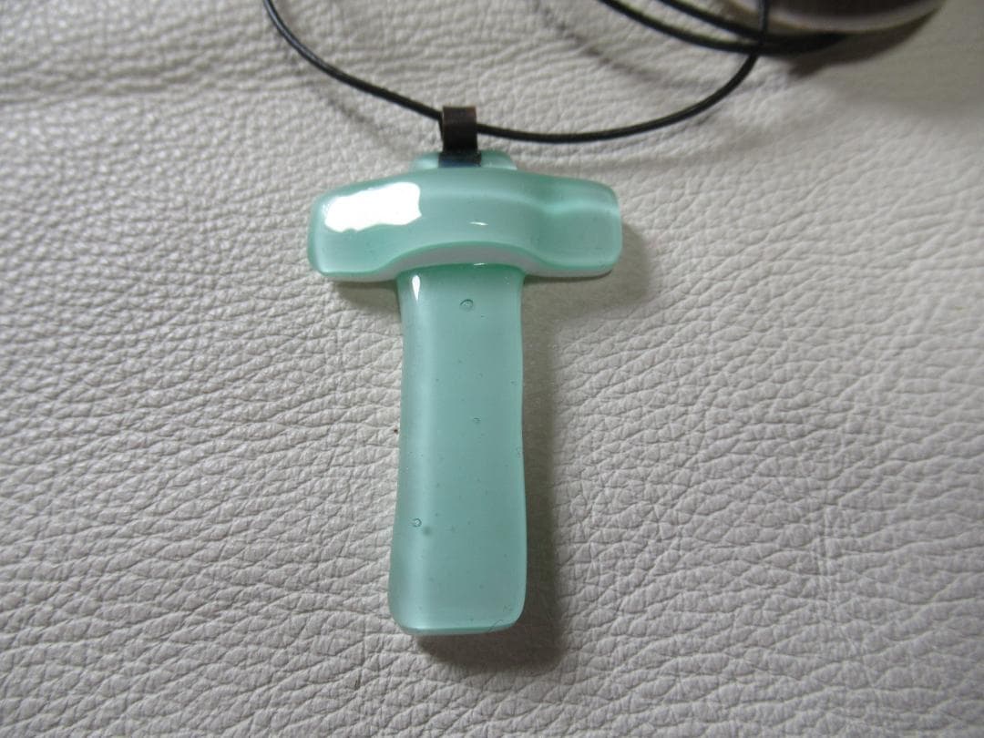 未使用 定価2万円 イタリア製◆ベトロフーゾ ガラス工芸『十字架』革紐ネックレス