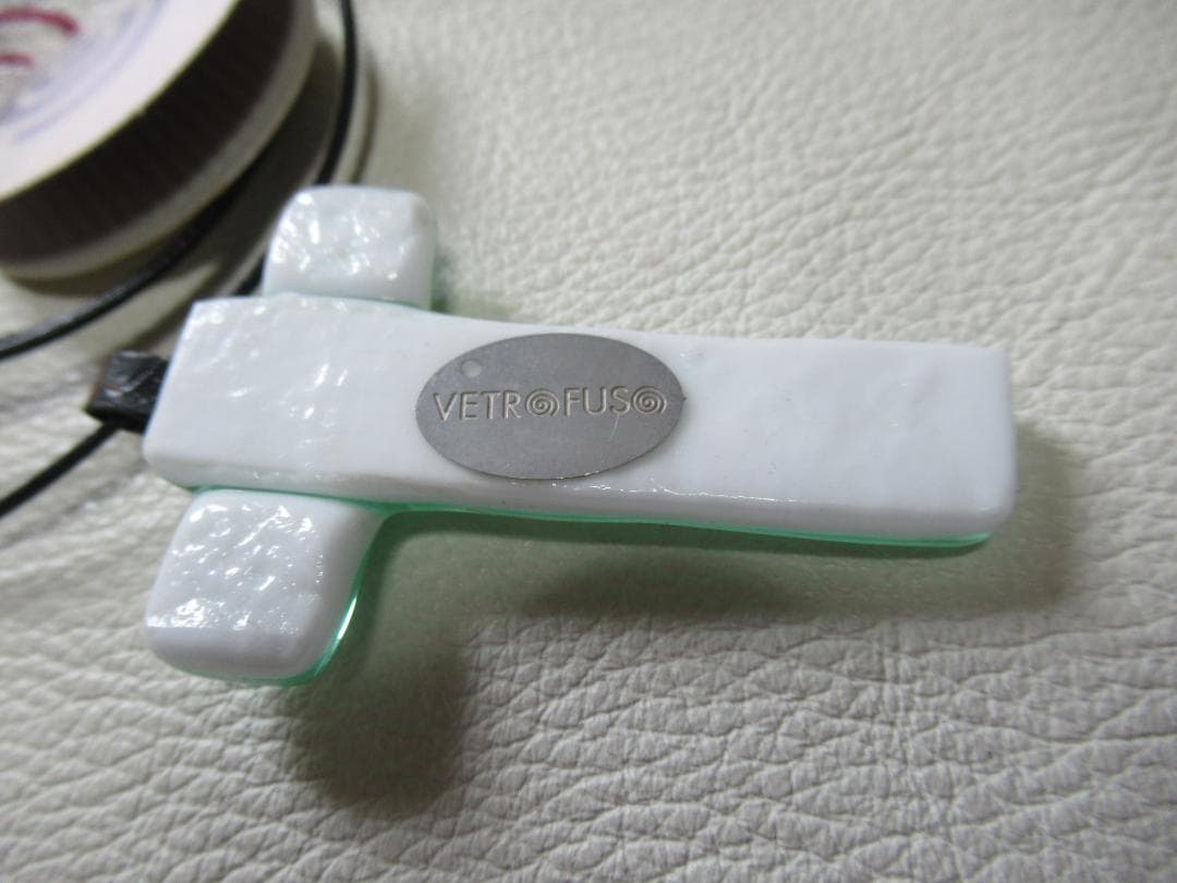 未使用 定価2万円 イタリア製◆ベトロフーゾ ガラス工芸『十字架』革紐ネックレス