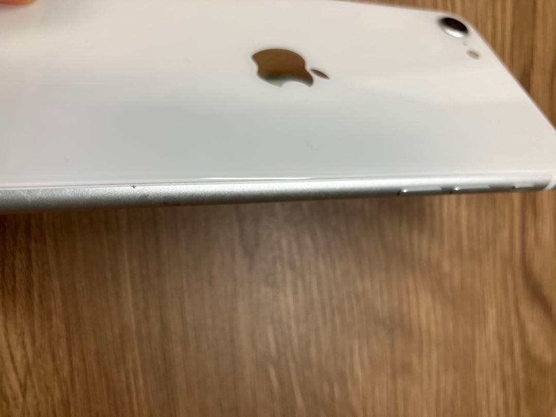 よ*ん様 Apple iPhone SE2 ホワイト 最大容量83%