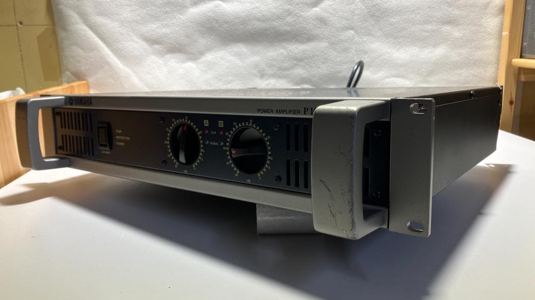 YAMAHA P1000S プロ用パワーアンプ