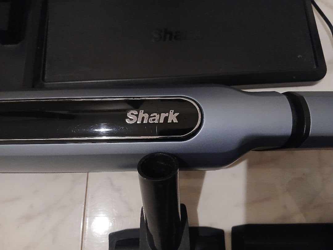 s*4様 Shark CS200JLB コードレス掃除機 自立式充電 スタンド付