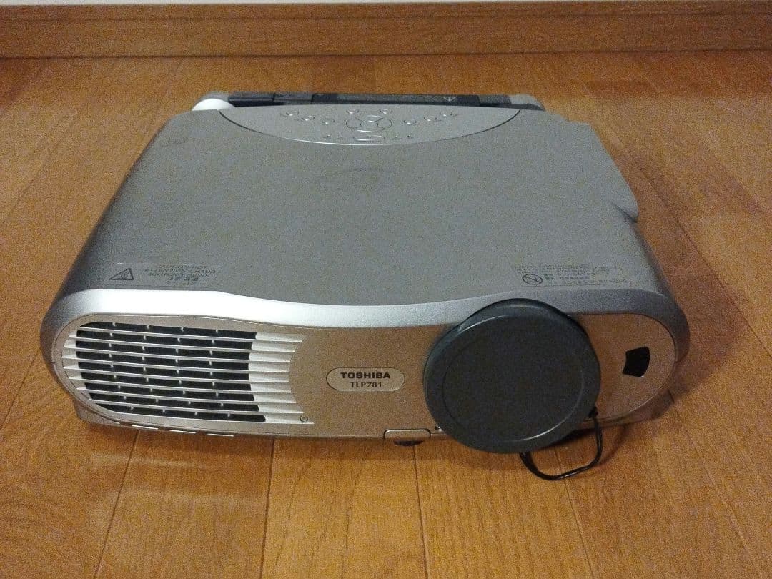 TOSHIBA 東芝 液晶プロジェクター TLP781 2000ルーメン