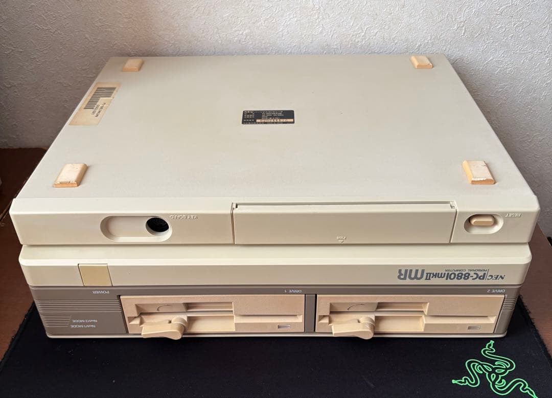 PC-8801mkIIMR 本体とキーボード 動作品