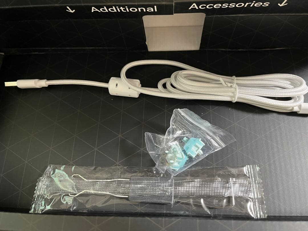 Epomaker G84 ホワイト メカニカルキーボード