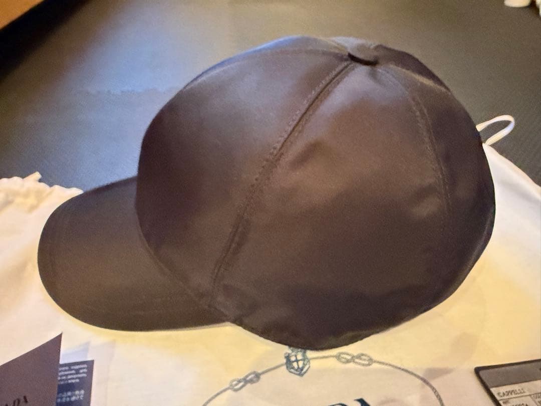 PRADA ブラック ナイロンキャップ