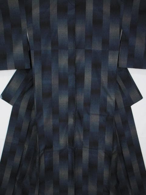 新品同様！都喜エ門＊藤絹織物＊７マルキ＊本場大島紬＊着物＊１６３ｃｍ＊裄６８