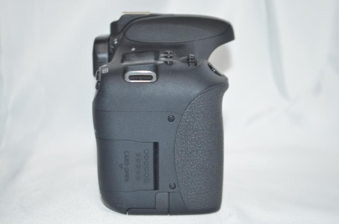 美品 Canon キャノン EOS 8000D レンズキット