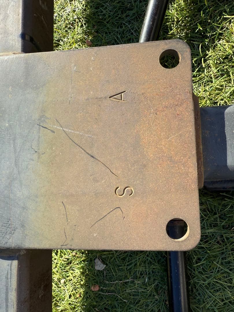 ジムニーjb23用のトレーラーヒッチ SUNTREXヒッチメンバー