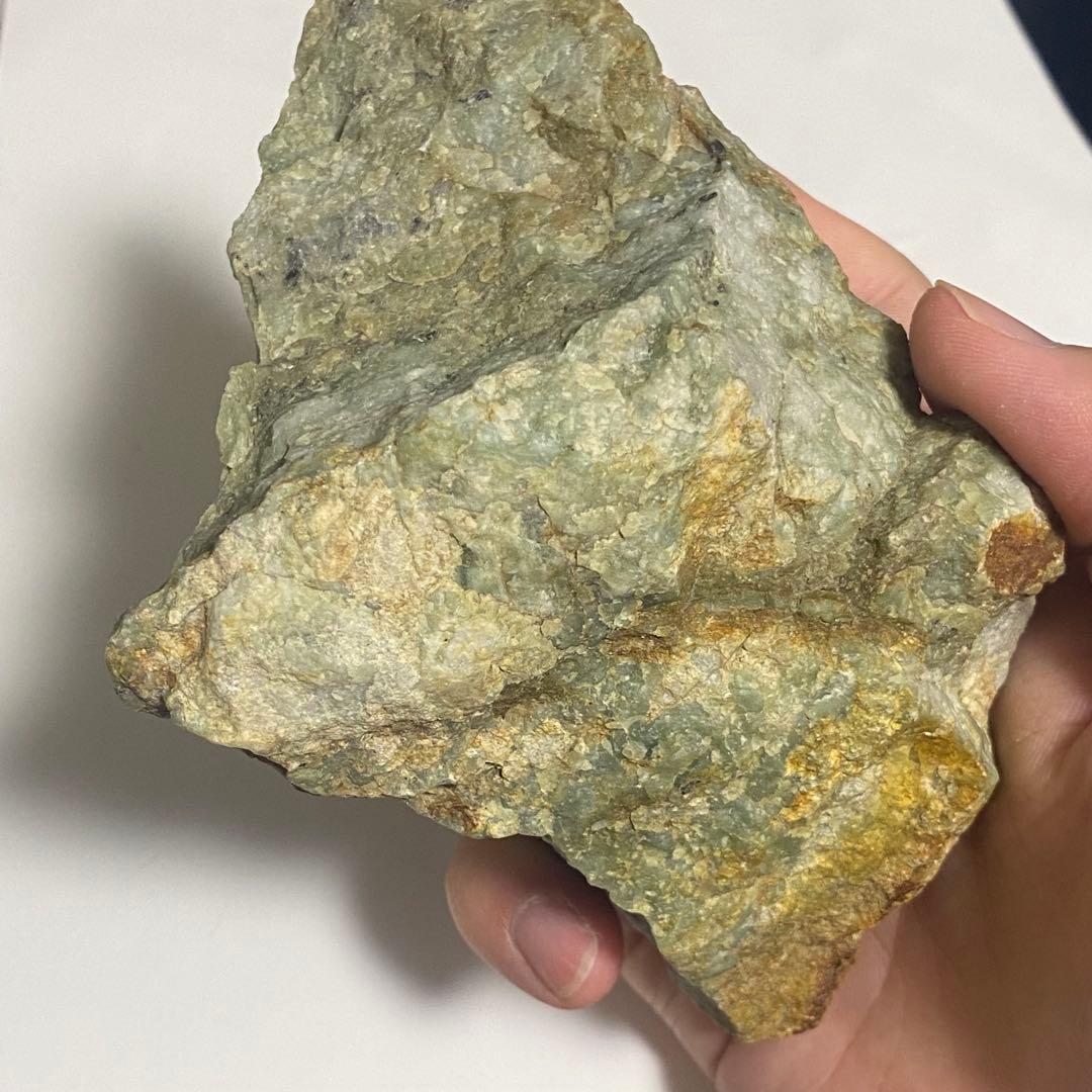 希少品　鳥取県　若桜翡翠原石　灰青×オレンジ×緑　割石皮付き　765g