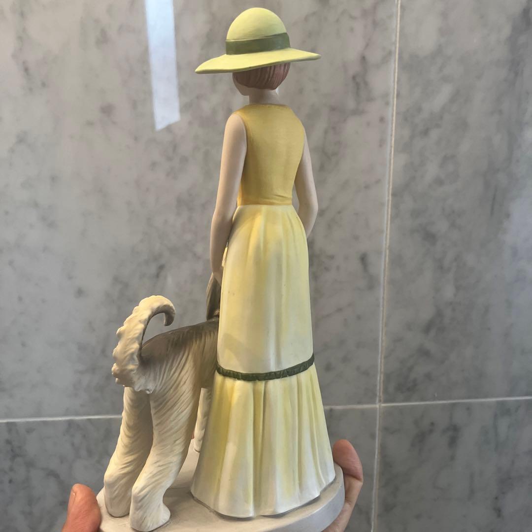 新品アメリカ60-70年代高級大型犬アフガンを携えた貴婦人の陶器オブジェ