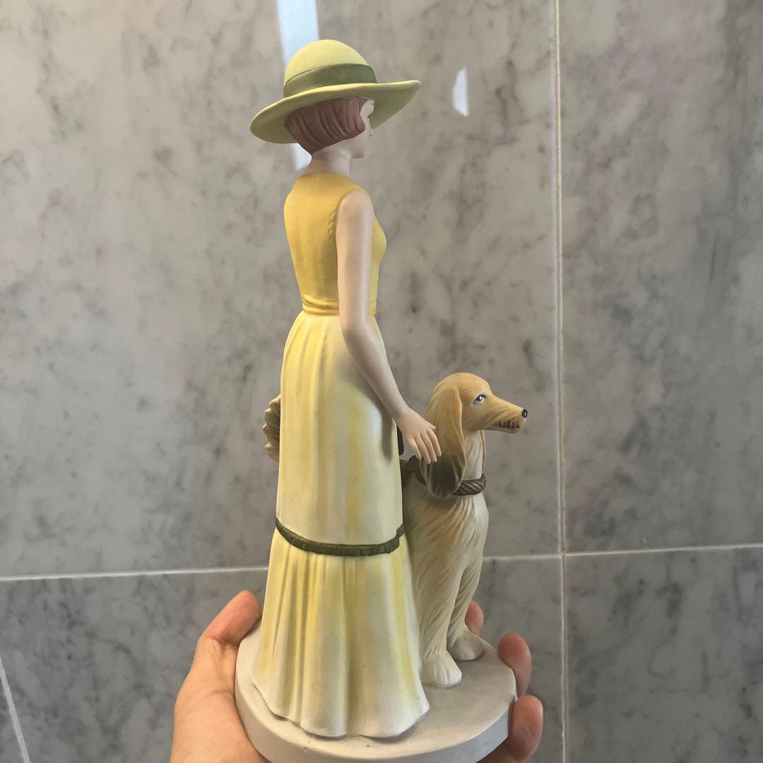 新品アメリカ60-70年代高級大型犬アフガンを携えた貴婦人の陶器オブジェ