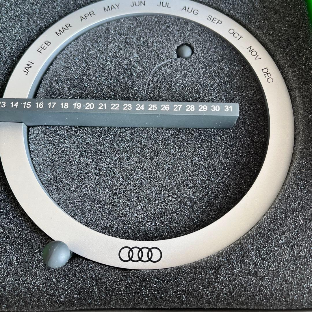 Audi アウディ　MoMA Design Store パーペチュアルカレンダー