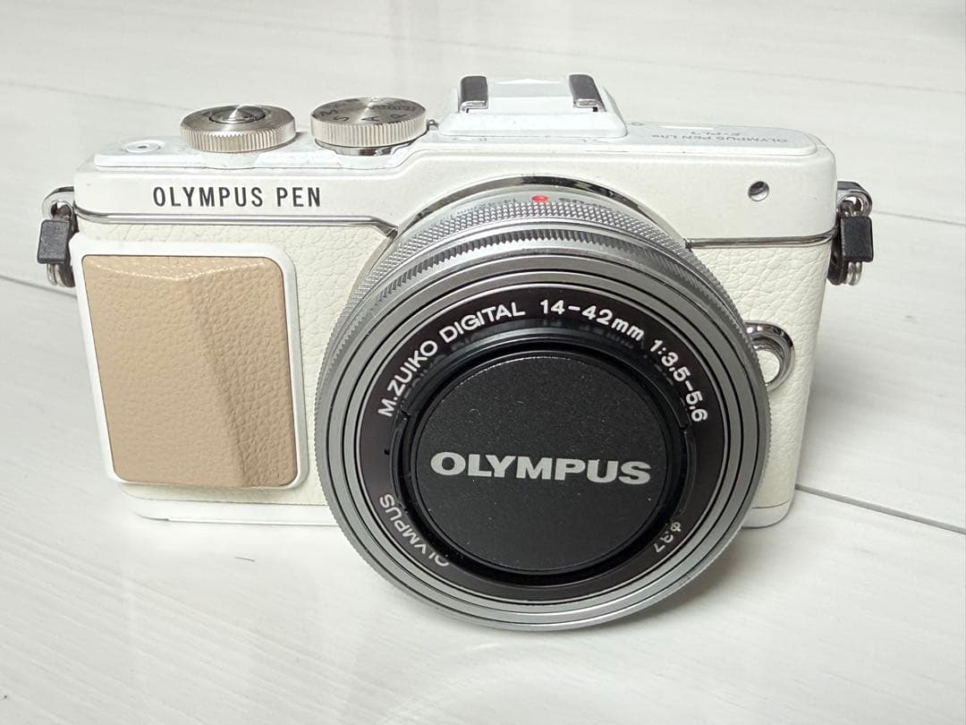 【おまけ多数】OLYMPUS PEN Lite E-PL7 ダブルズームキット