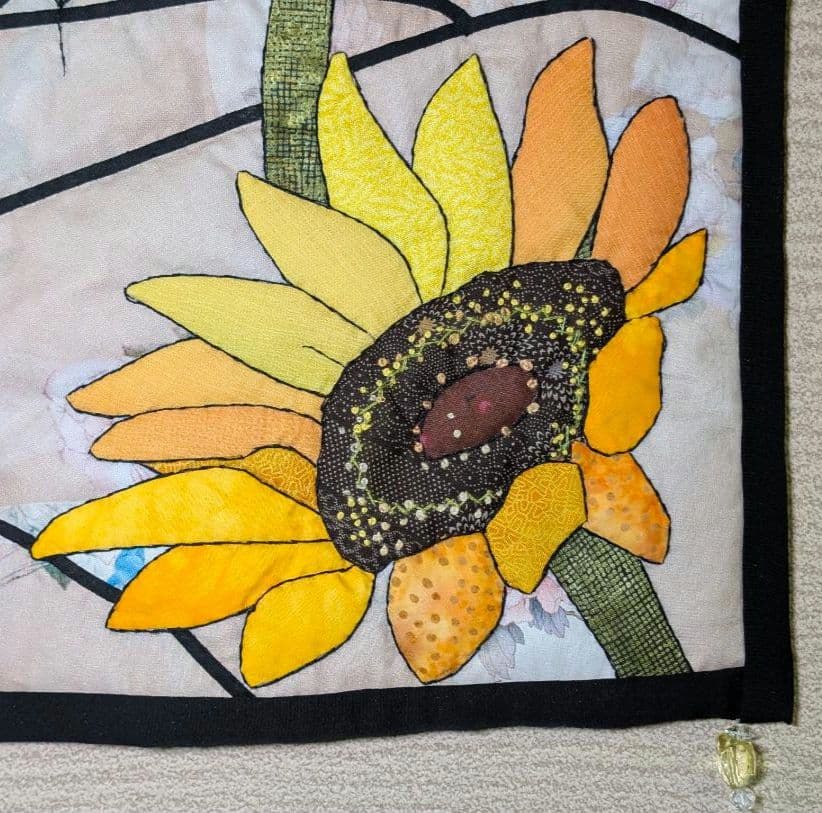 ハンドメイド ステンドグラスキルトタペストリー　猫とひまわり