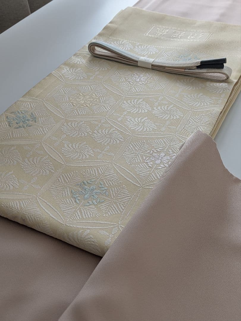 正絹京友禅染め手書き付下　ピンクベージュ季節の花お仕立て上がり