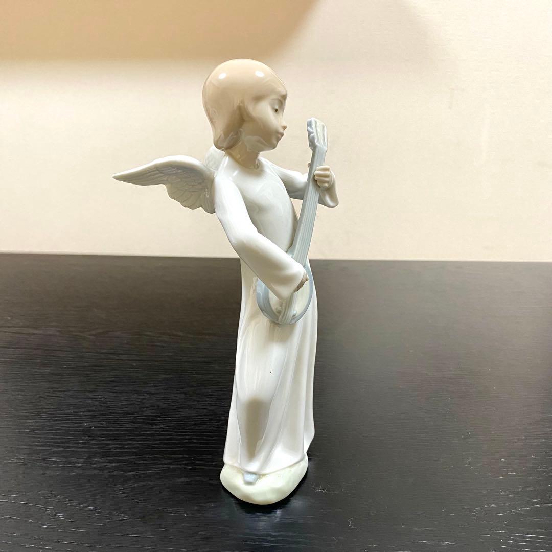 リアドロNAO マンドリンを弾く天使