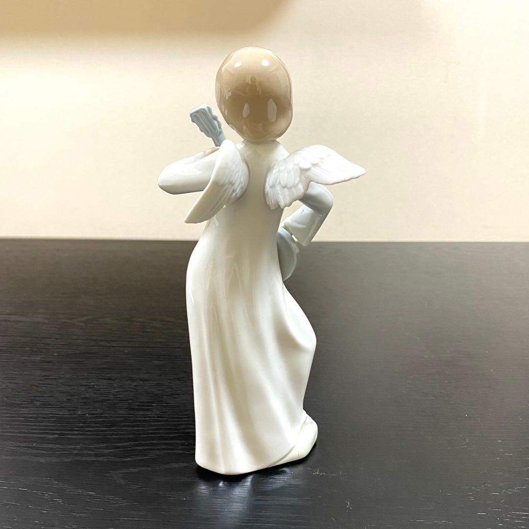 リアドロNAO マンドリンを弾く天使