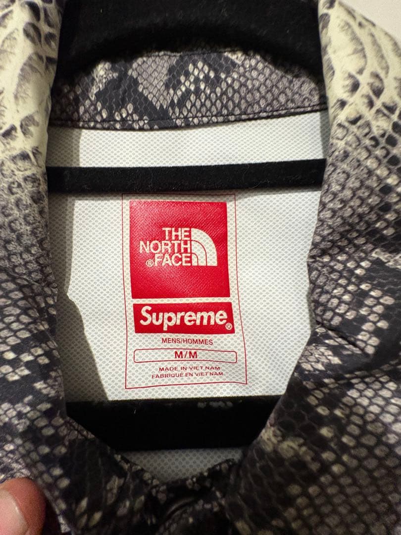 値下げ　supreme north face コーチジャケット　スネーク m