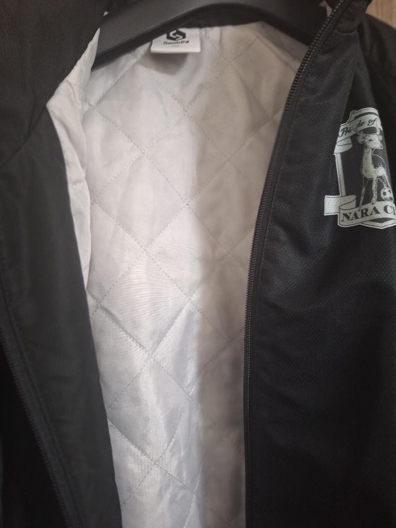 スクアドラSquadra 奈良クラブ　黒 ウィンドブレーカー