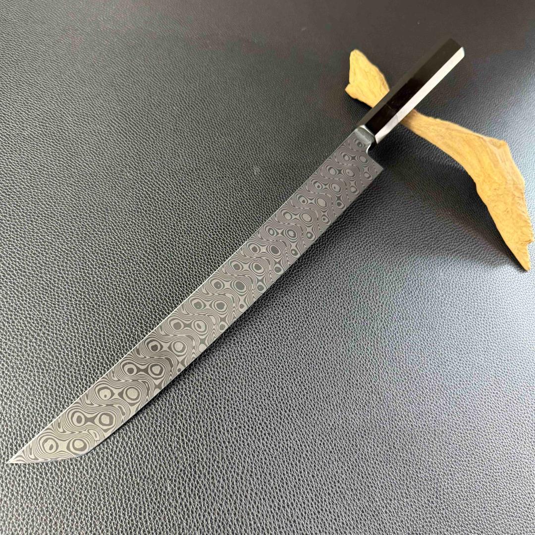 9658 新品 ダマスカス 先丸包丁 尺 渦潮紋 105層 黒檀黒水牛角八角柄
