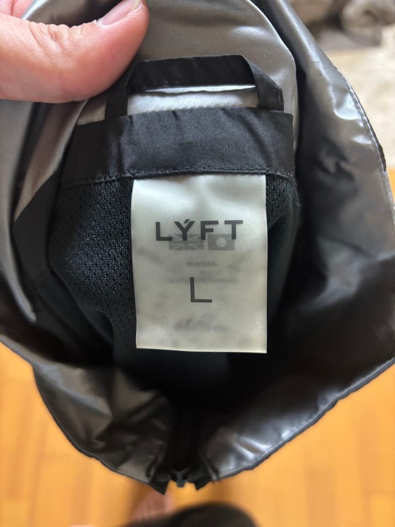 LYFT ブラック ナイロンジャケット Lサイズ