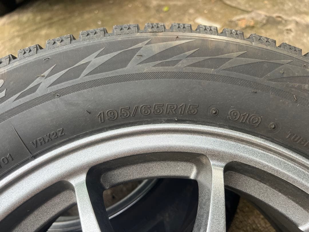 ② スタッドレスタイヤ 195/65R15 ホイールセット