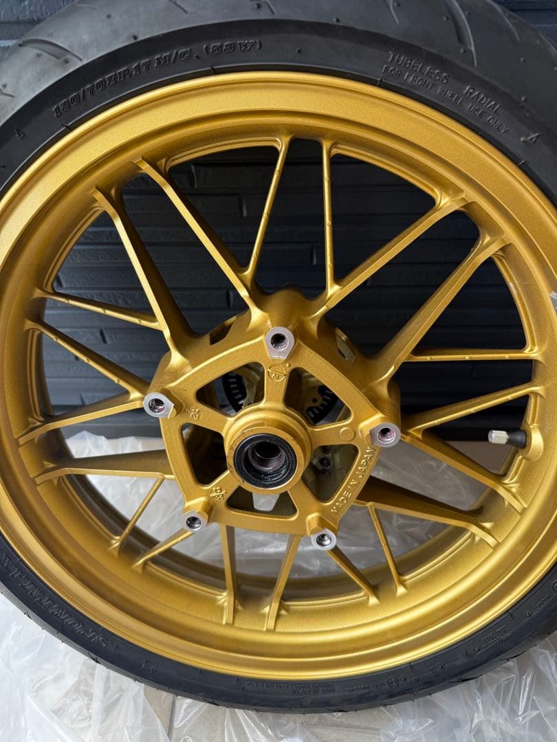 なおZ900RS純正ホイールゴールド