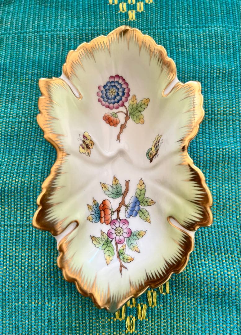 Herend金彩葉形皿 花と蝶の装飾