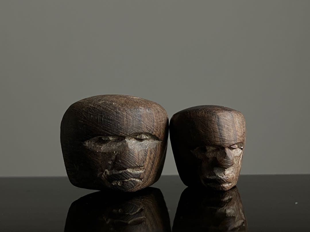 【小さい木彫古顔２つ 約2㎝ 根付け ボタン】骨董ファッションデザイン民族古着