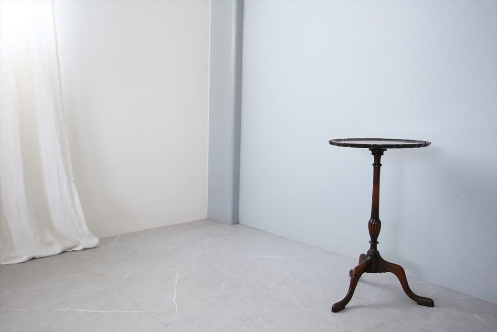 英国アンティーク木製ワインテーブル/サイドテーブル/丸机/飾り棚(89-102)