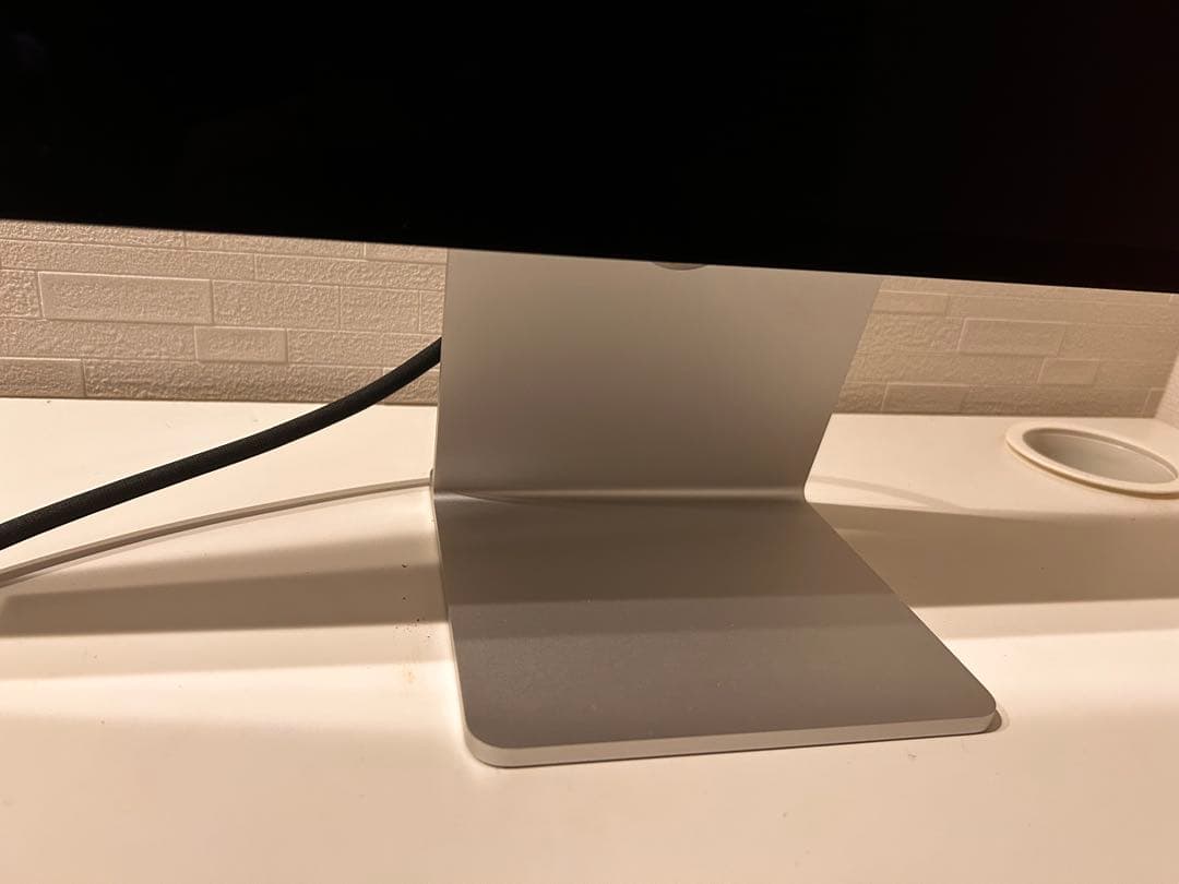 Apple Studio Display 標準ガラス傾きを調達　美品