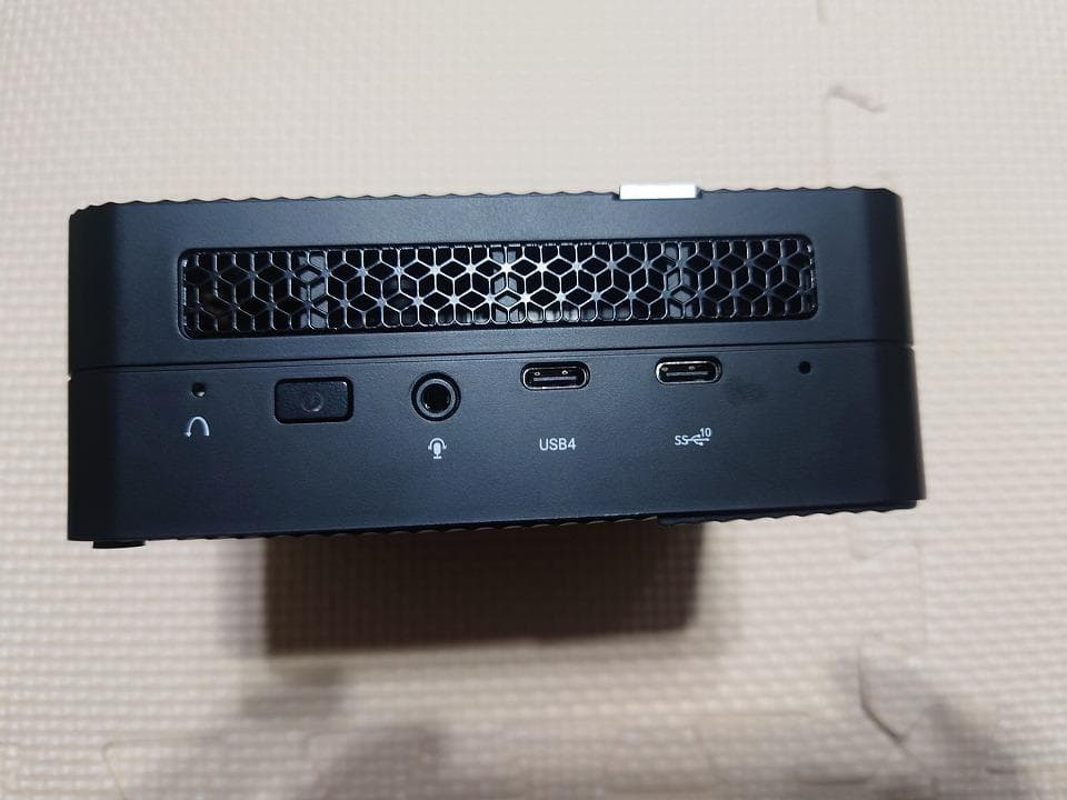 MINISFORUM UM690 32GB 1TBSSD ミニPC　美品＋おまけ