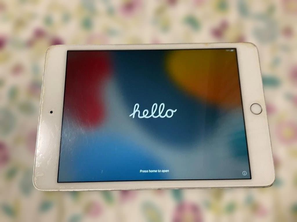 美品　iPad mini 4 本体