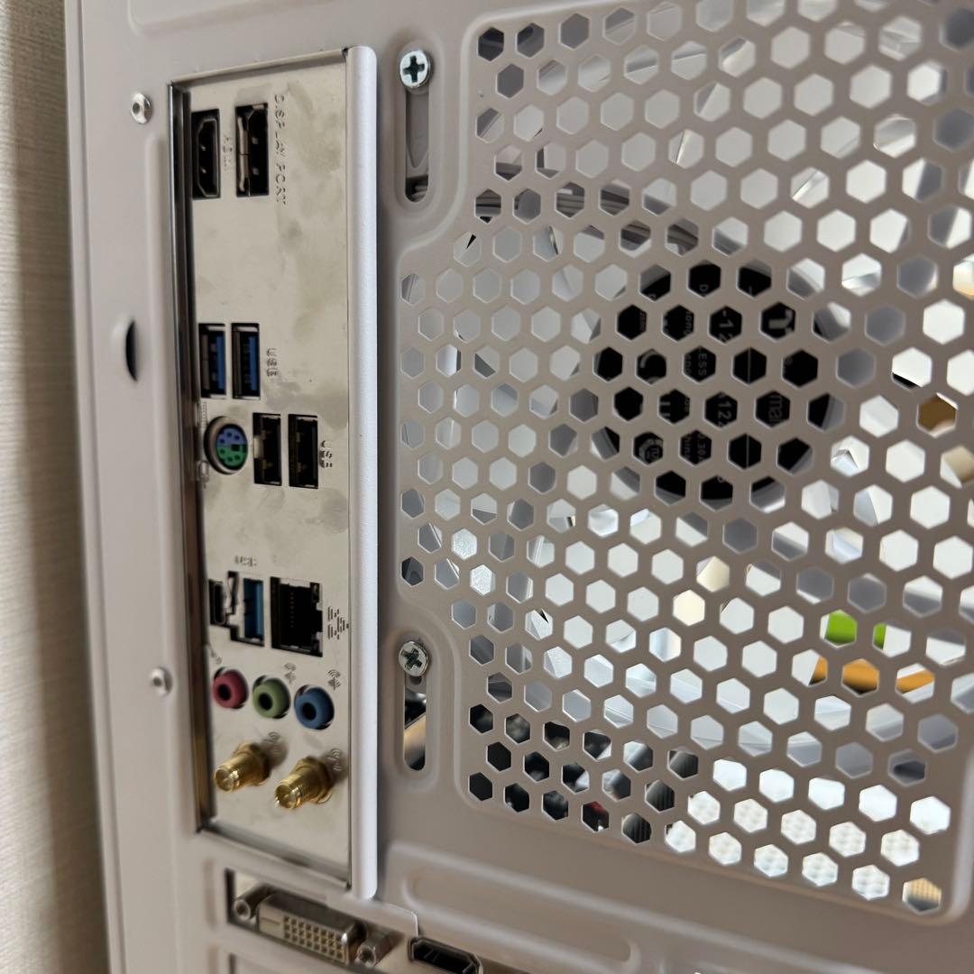 渡*か様 自作PC Ryzen 3950X/64GB/簡易水冷/ITX/白ケース