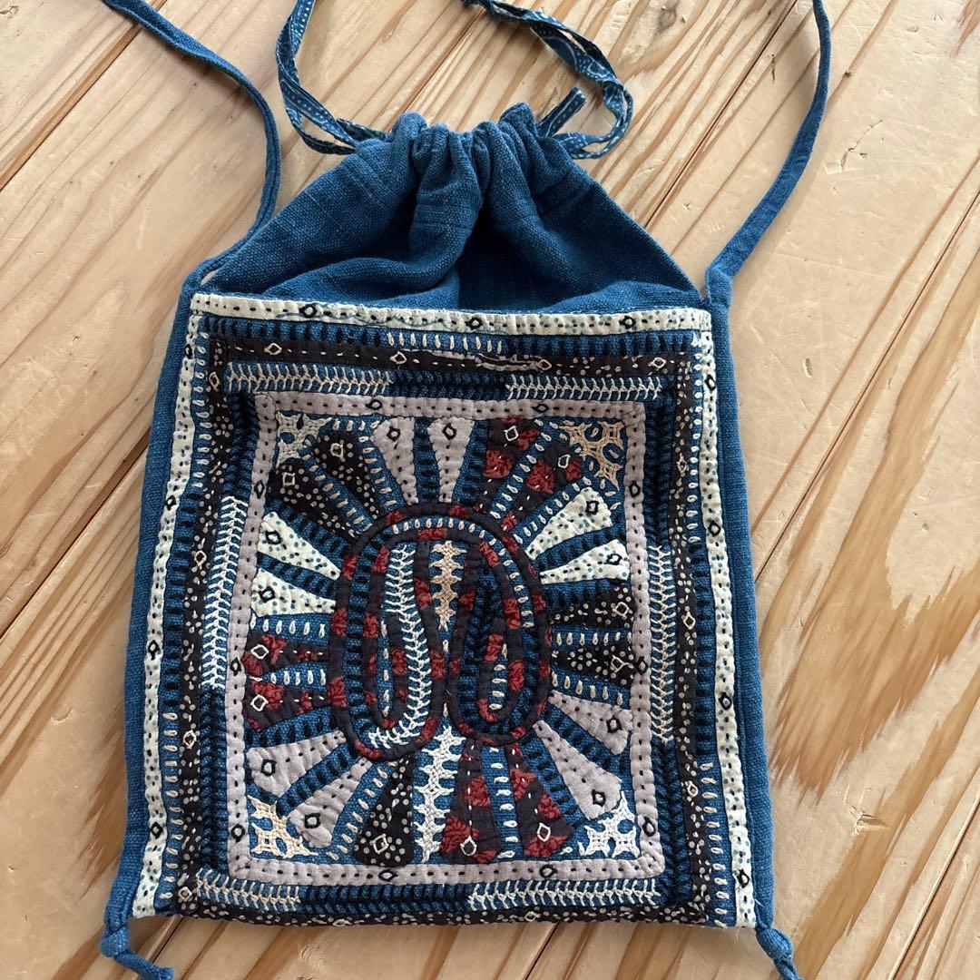CALICO キャリコ　インド ラバーリーポシェット　インド刺繍