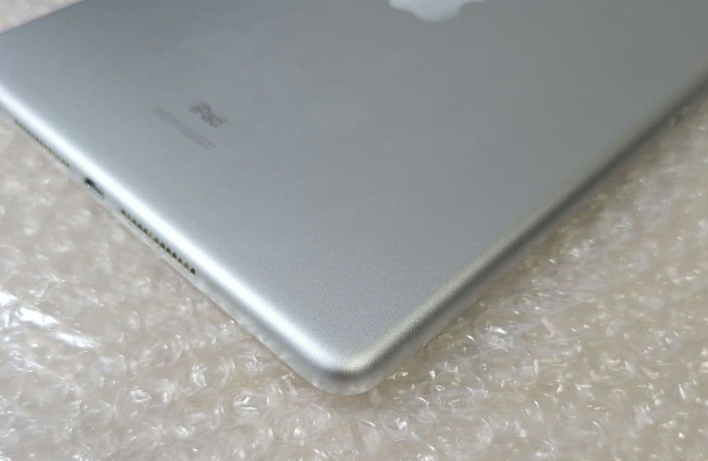 ゆ*う様 iPad 8◼️第8世代◼️Wi-Fi版◼️バッテリー良品◼️58