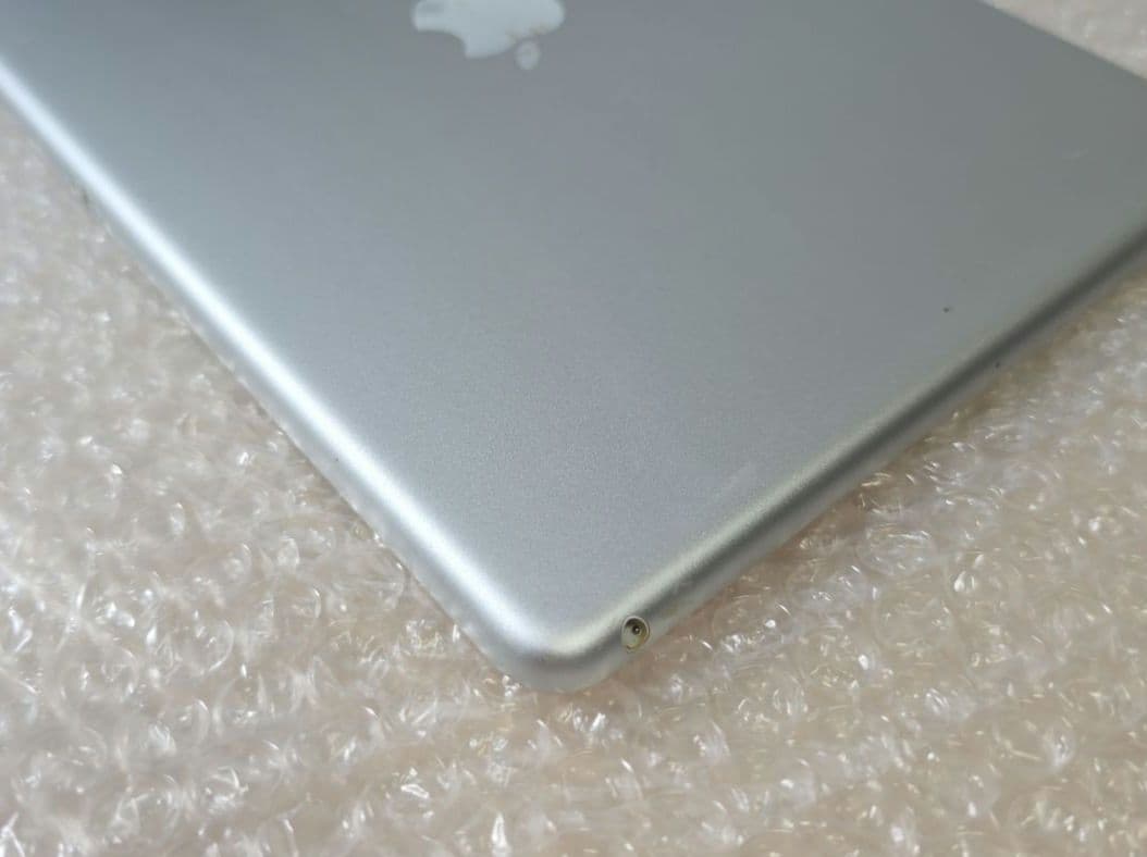 ゆ*う様 iPad 8◼️第8世代◼️Wi-Fi版◼️バッテリー良品◼️58