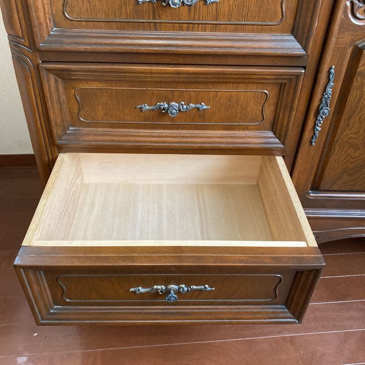 アンティーク風の三面鏡です　輸入住宅にも合いそうです