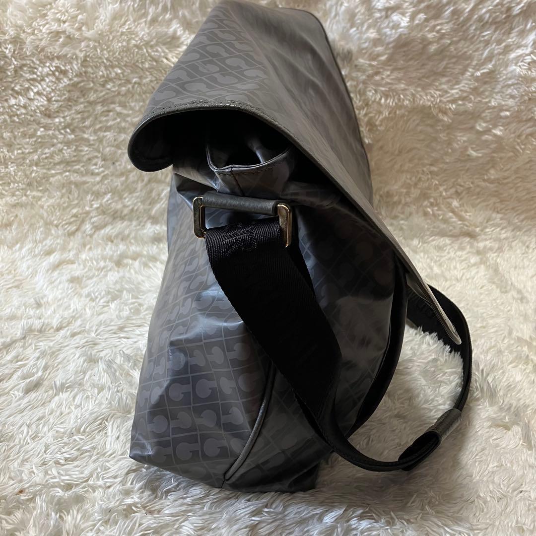 【あん様　ゲラルディーニ　ショルダーバッグ　メッセンジャーバッグ