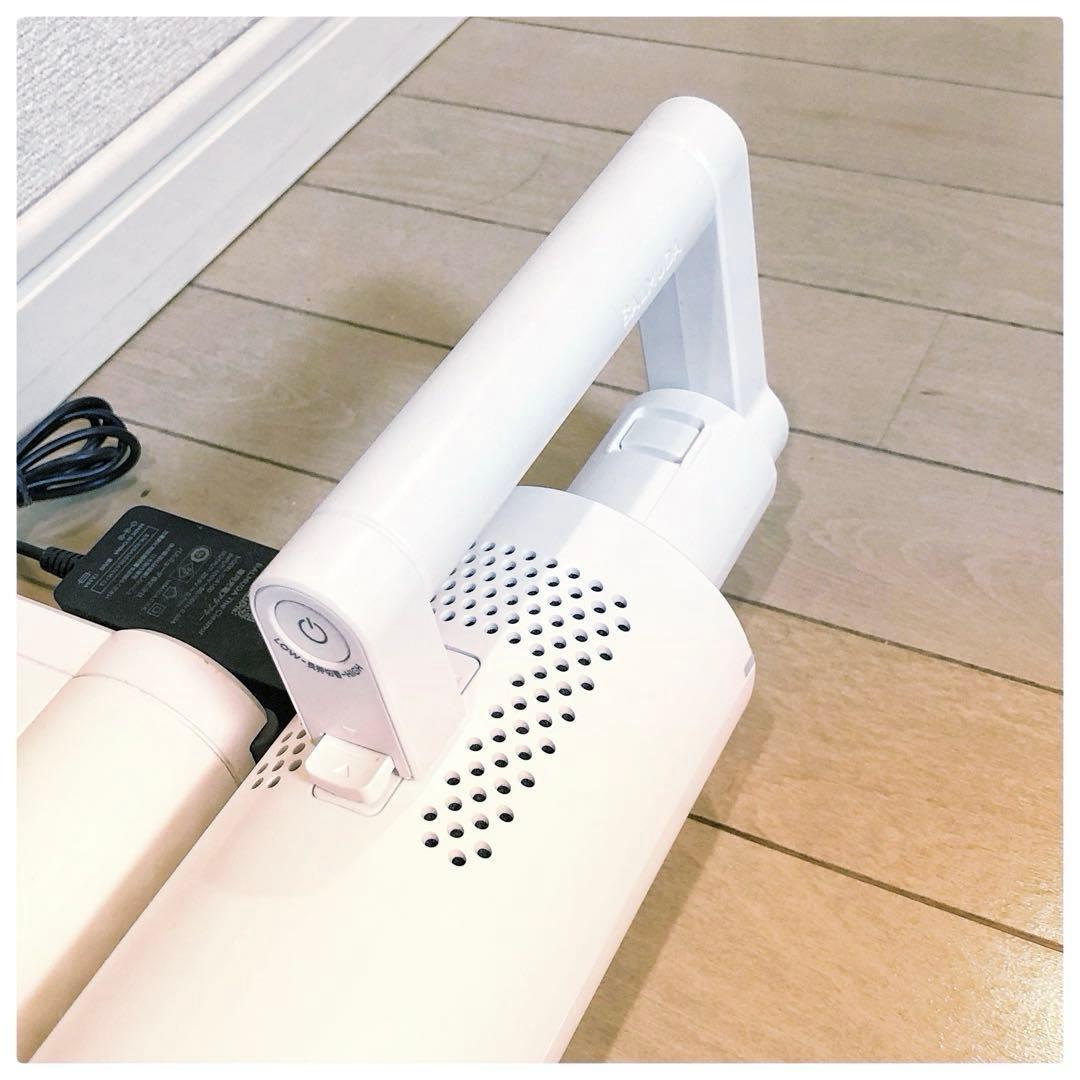 バルミューダ　コードレス掃除機　白　秀逸なデザイン おしゃれ