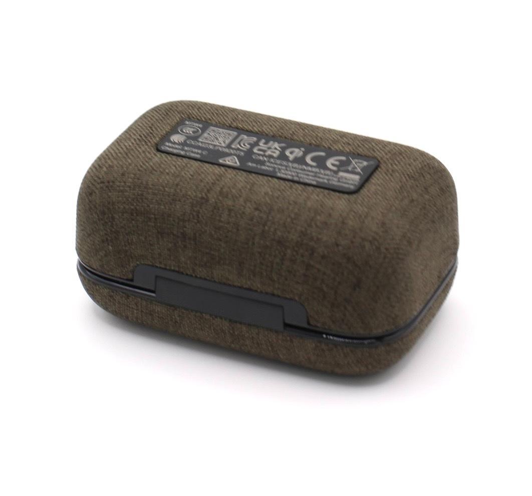 Sennheiser MOMENTUM True Wireless 4 ケース